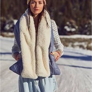Free People Downhill Blue Puffer Scarf with Cream Sherpa Lining